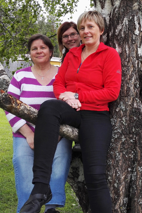 Nuorisotyöntekijät (vas.) Tarja Kuusisto, Kaisa Määttä ja Leila Harjumaa