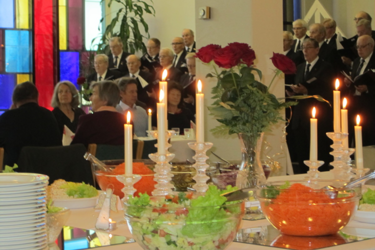 ISÄNPÄIVÄLOUNAS ISÄNPÄIVÄLOUNAS