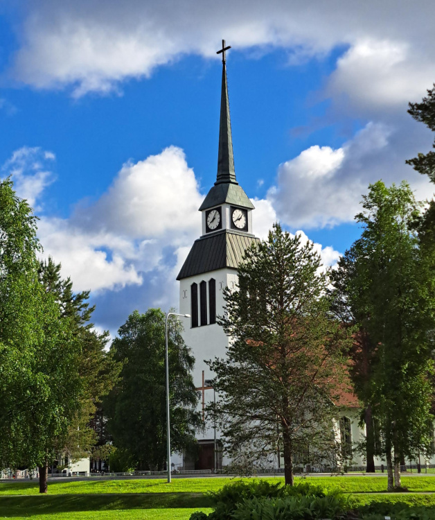 kesäinen kirkko