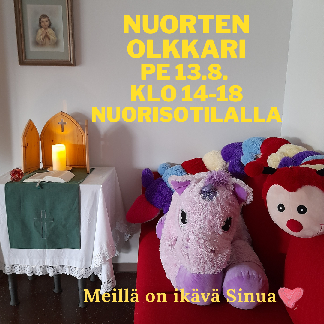 Nuorten Olkkari Alttarilla Raamattu ja palava kynttilä. Sohvalla pehmolelut yksisarvinen ja tuhatjalkainen sanovat, että meillä on ikävä sinua.